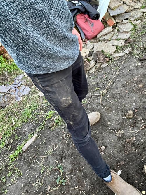Mucky skinny jeans. Brown soil on black.